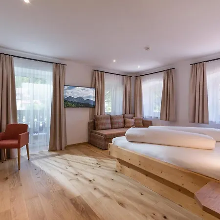 Han/Misafirhane Postgasthof Fischerwirt